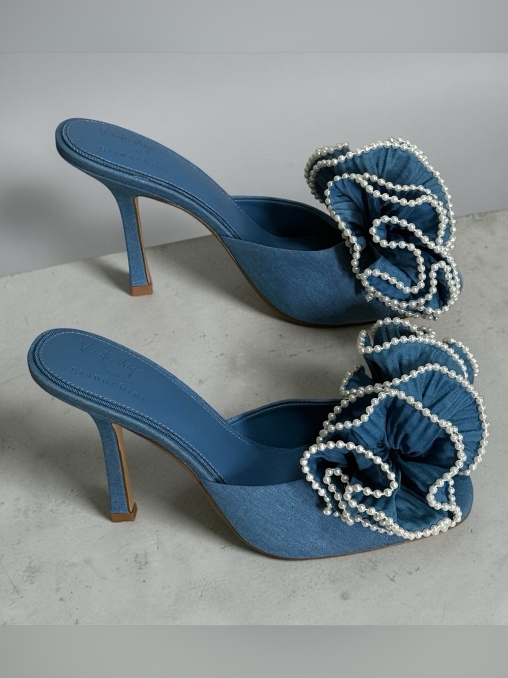 Gianni Bini Blue Denim Pearl-Trim Bow Slide Mules! Size 9! EUC!!! - Picture 12 of 13